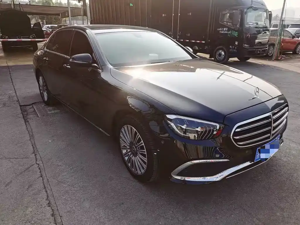 Mercedes-Benz E-Class — миниатюра 7