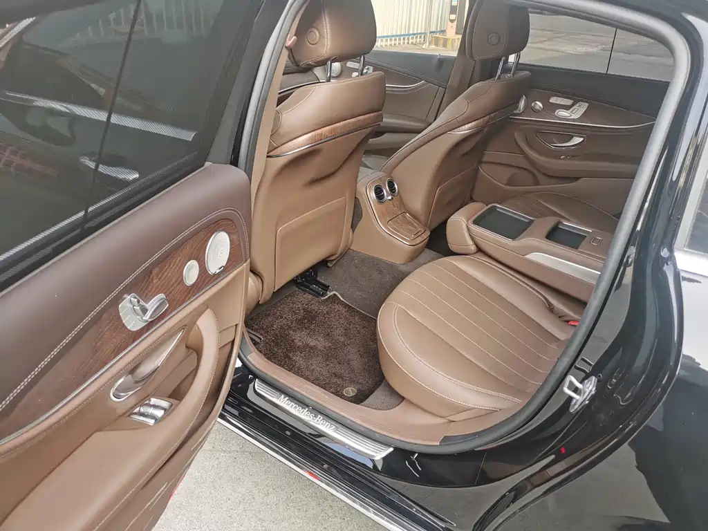 Mercedes-Benz E-Class — миниатюра 5