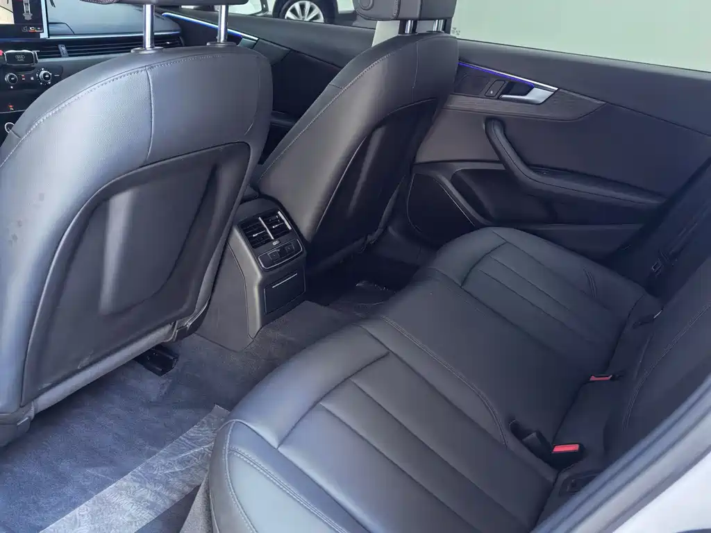 Audi A4L — миниатюра 8