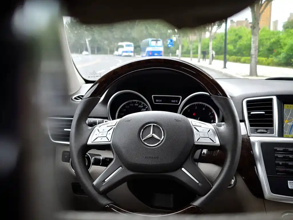 Mercedes-Benz M-Class — миниатюра 9