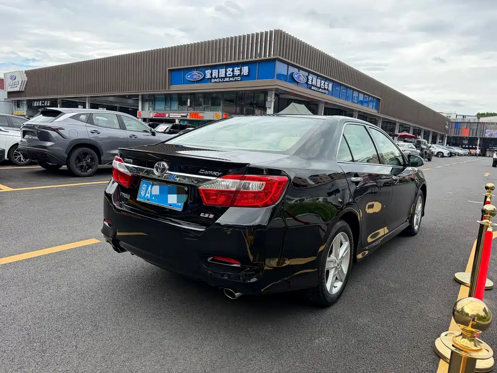Toyota Camry — миниатюра 5