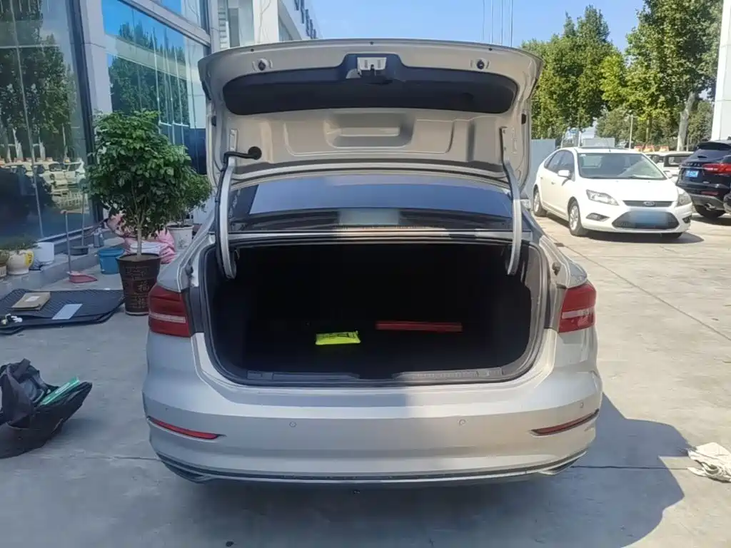 Volkswagen Lavida — миниатюра 19