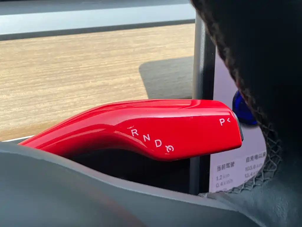 Tesla Model 3 — миниатюра 15