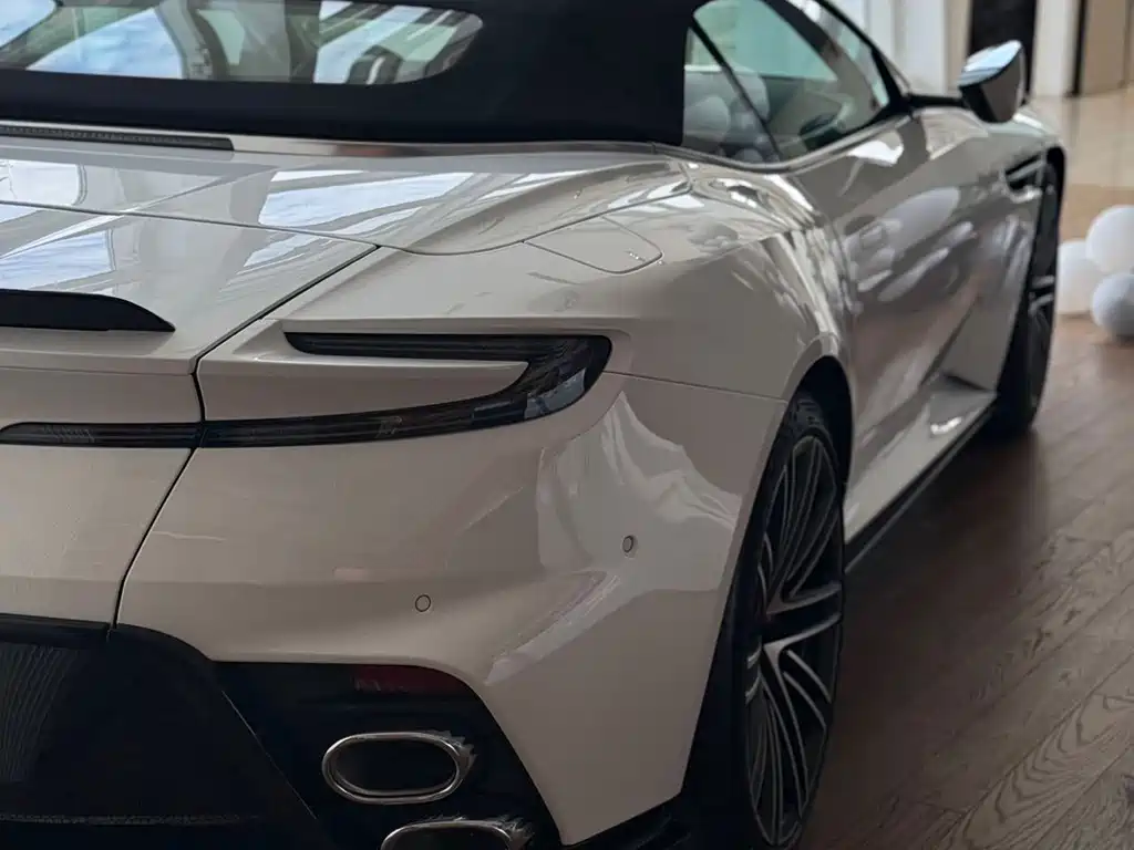 Aston Martin DB12 — миниатюра 18