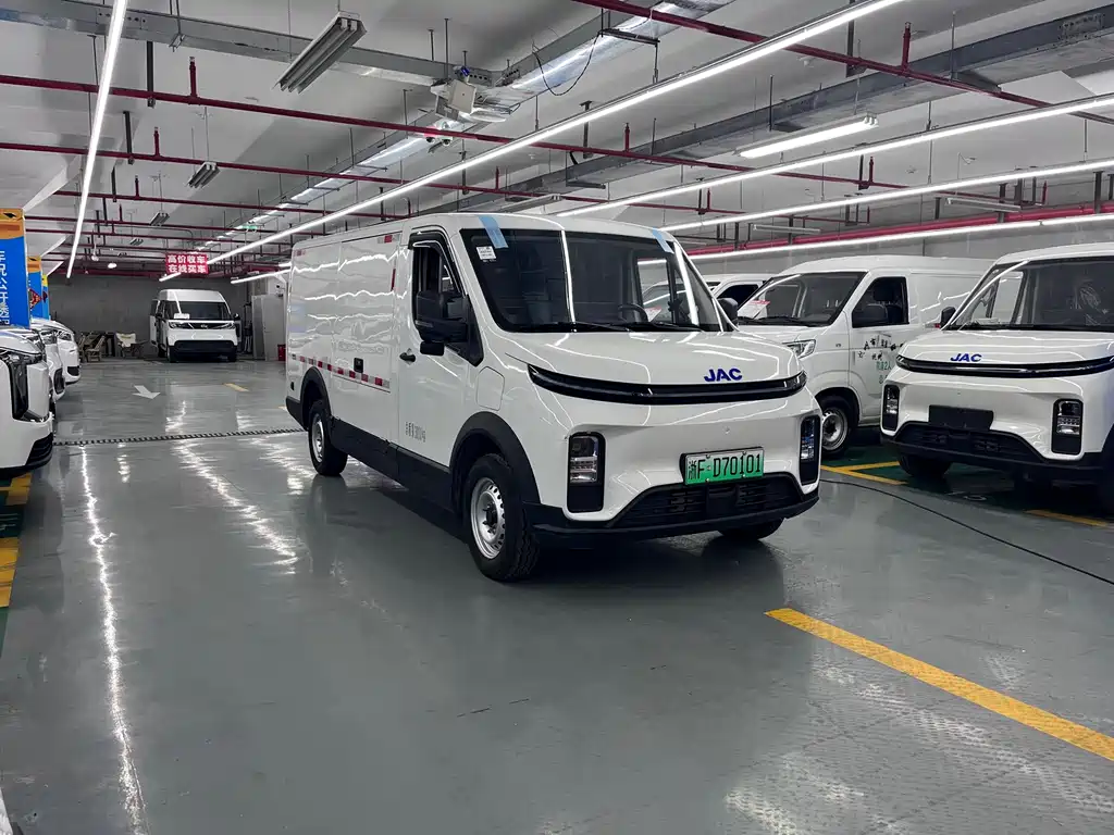 JAC Van Polo — миниатюра 3
