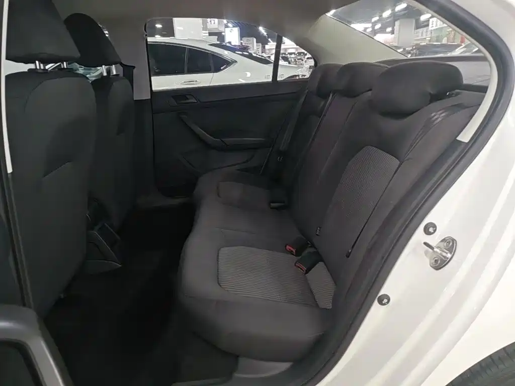 Volkswagen Santana — миниатюра 17