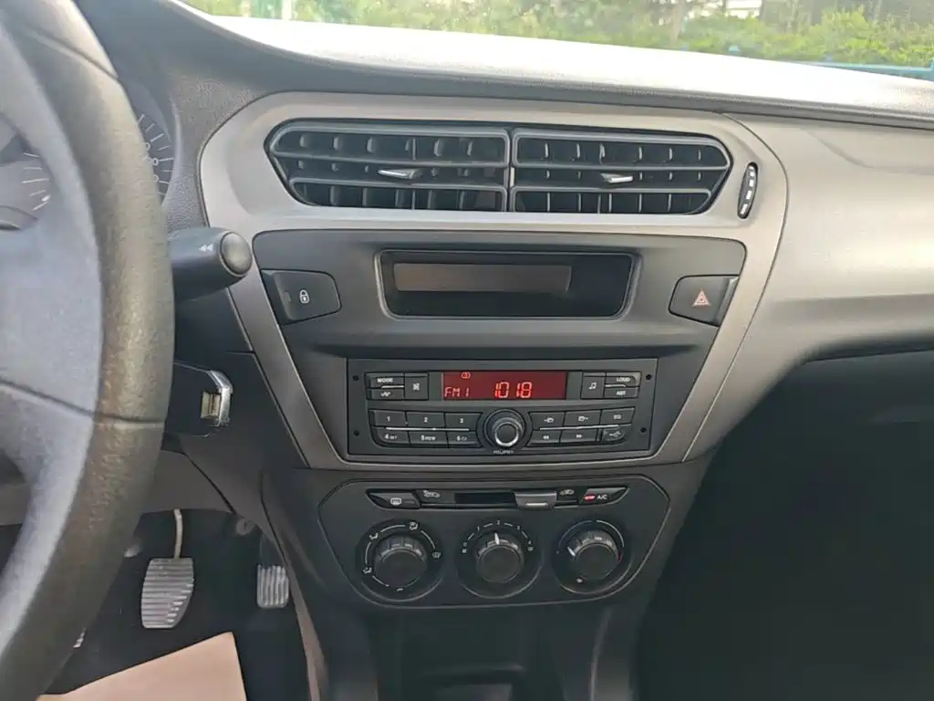 Citroen Elysee — миниатюра 13