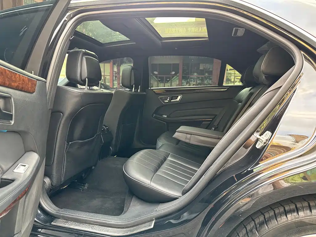 Mercedes-Benz E-Class — миниатюра 12