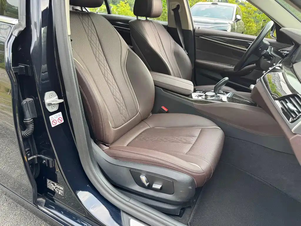 BMW 5 Series — миниатюра 8