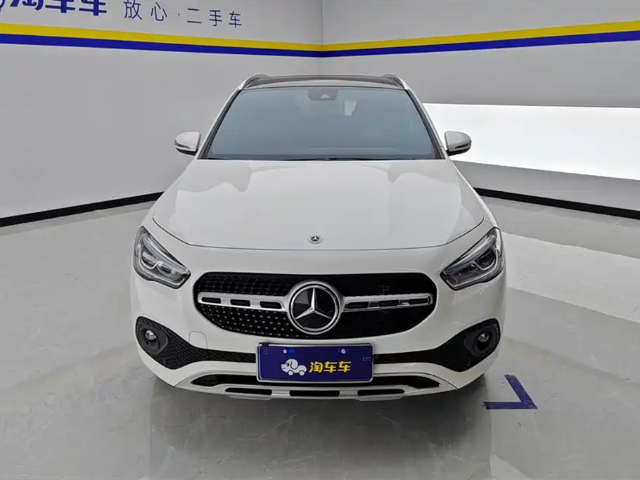 MERCEDES-BENZ GLA