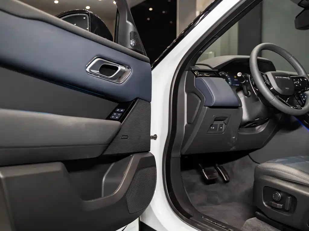 Land Rover Range Rover Velar 2024 Dynamic SE