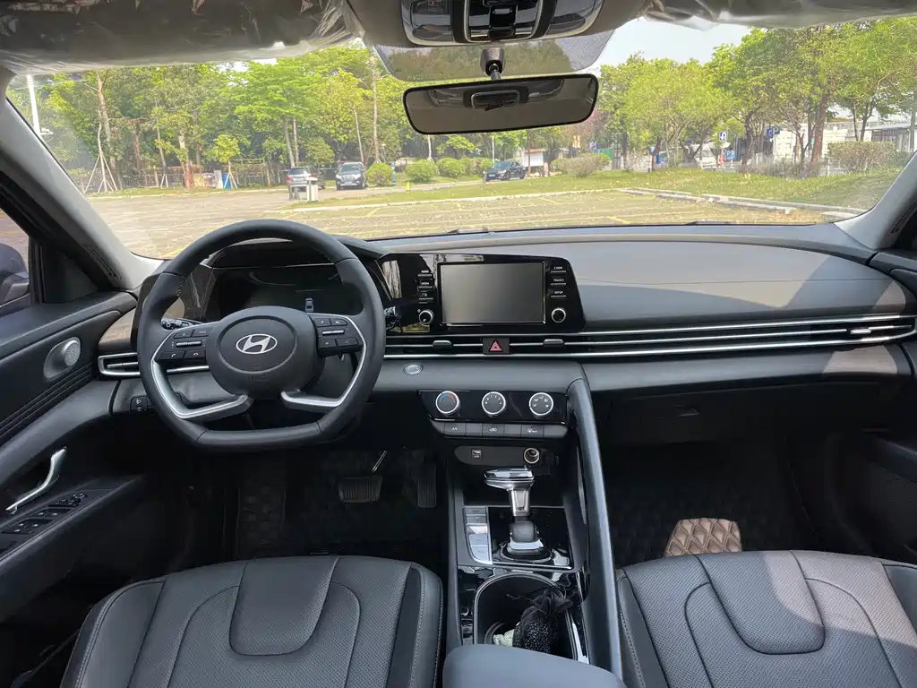 Hyundai Elantra — миниатюра 20