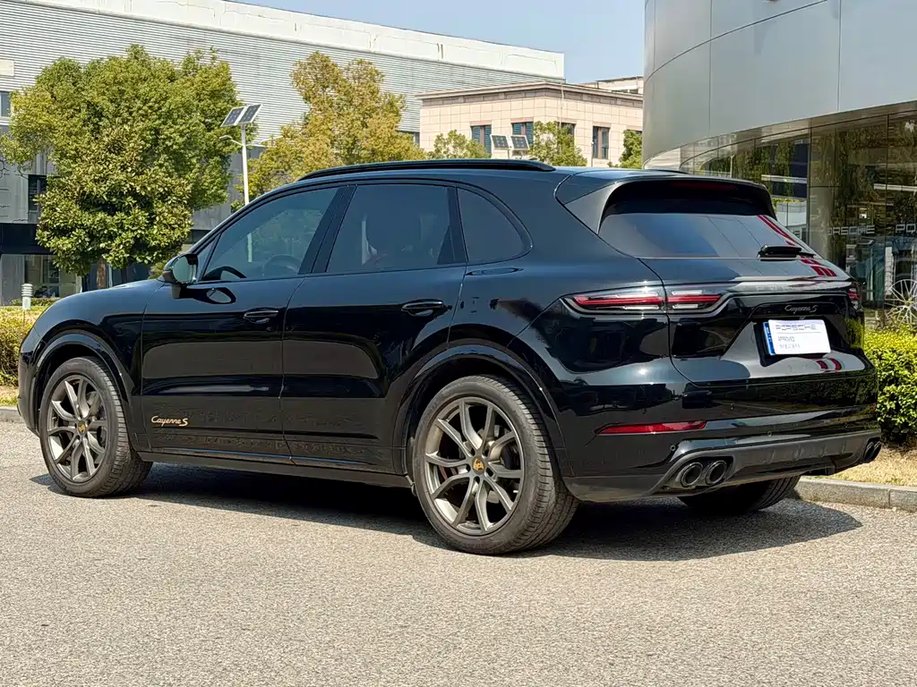 PORSCHE CAYENNE