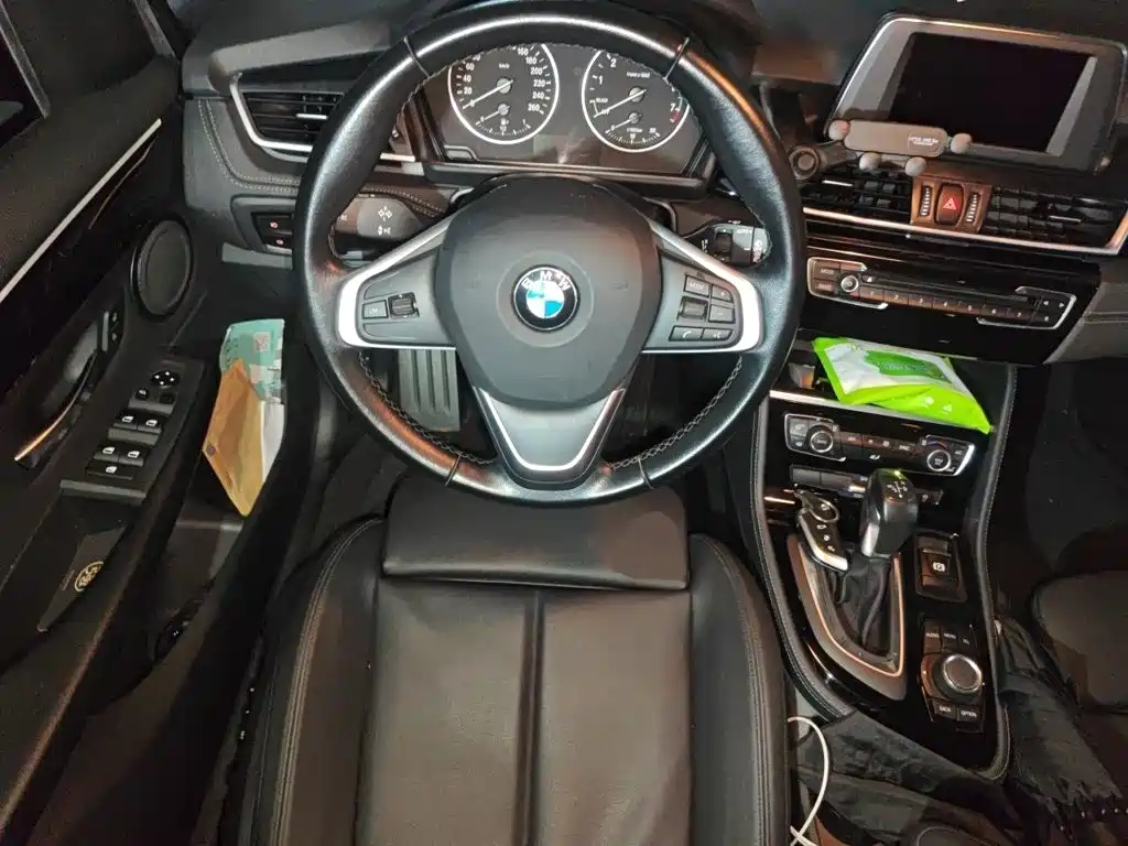BMW 2 Series Active Tourer — миниатюра 3