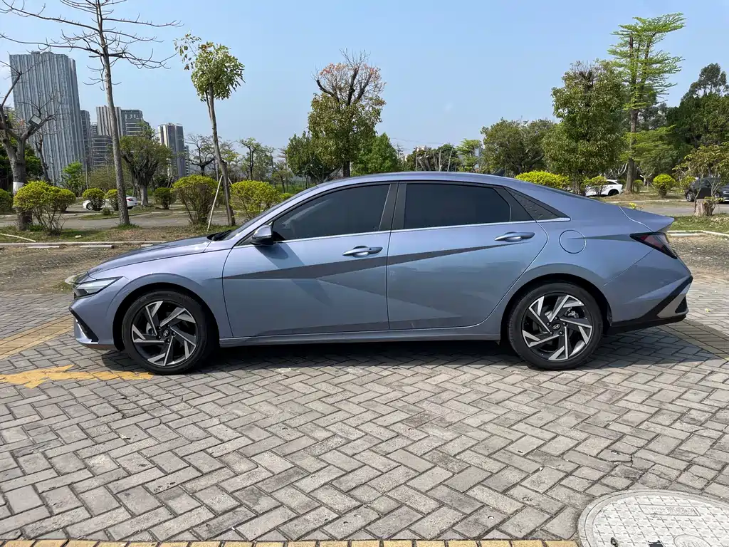 Hyundai Elantra — миниатюра 7