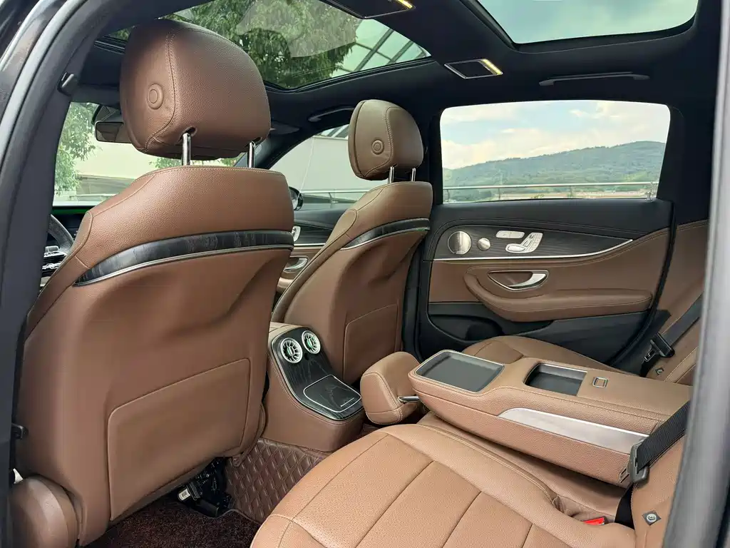 Mercedes-Benz E-Class — миниатюра 6