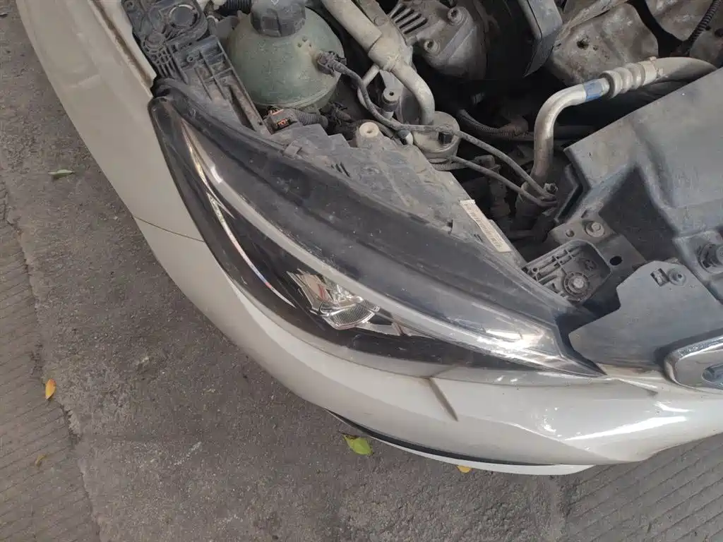 Peugeot 308 2016 1.6L MT Fashion