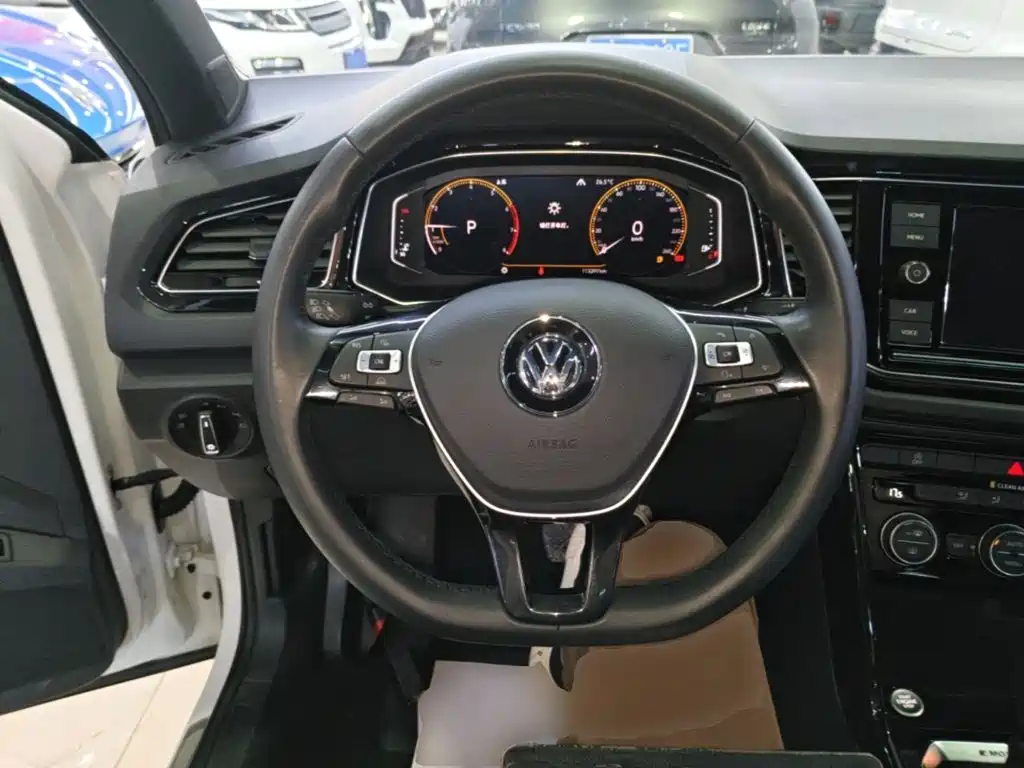 Volkswagen T-Roc — миниатюра 11