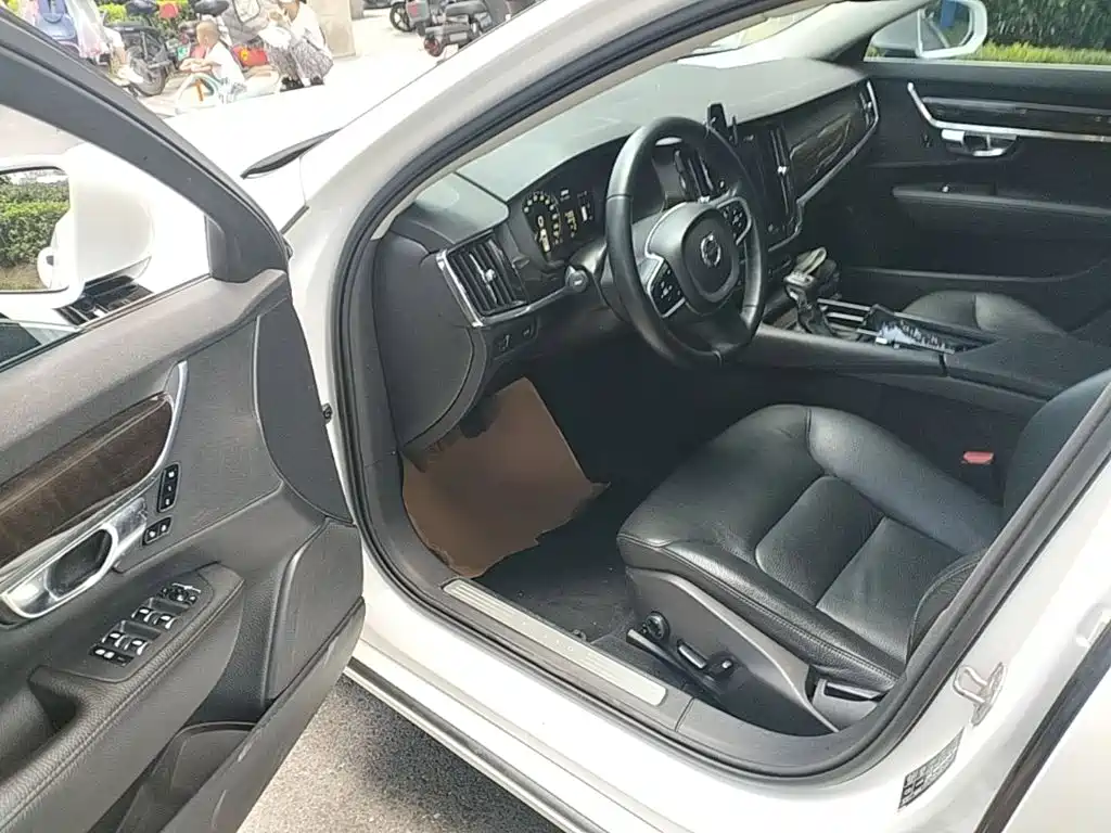 Volvo S90 — миниатюра 16