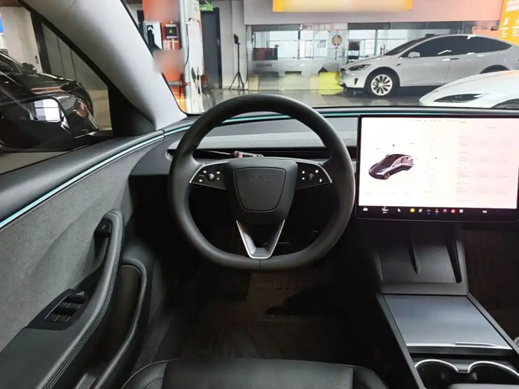 Tesla Model 3 — миниатюра 11