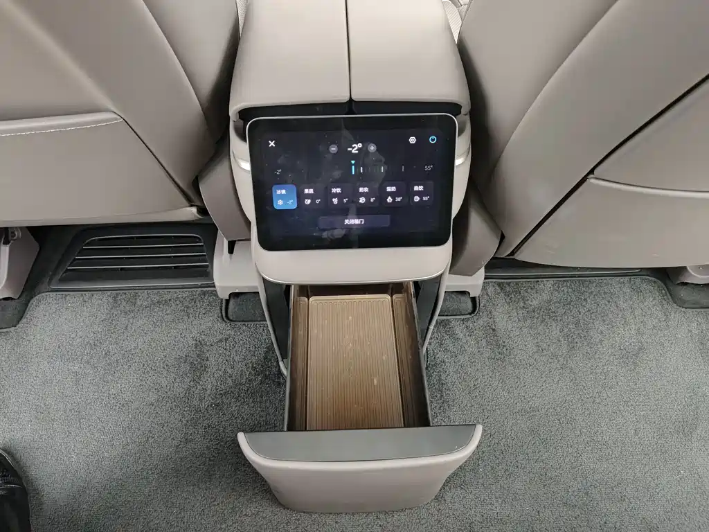 NIO ES8 — миниатюра 22