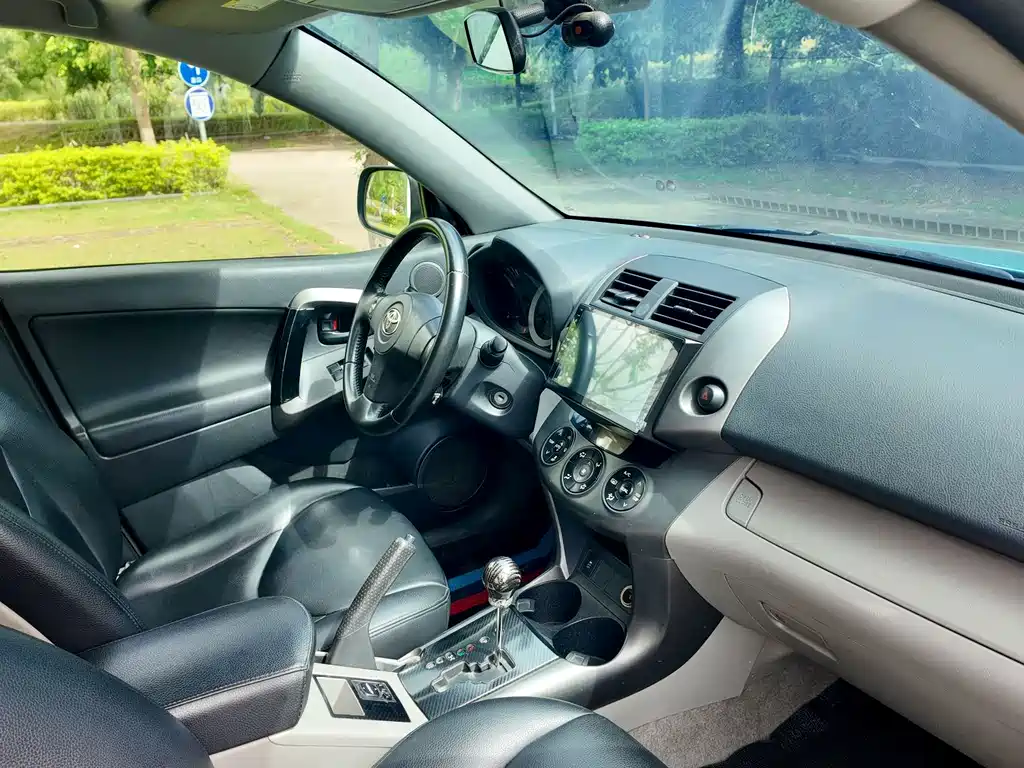Toyota RAV4 — миниатюра 28