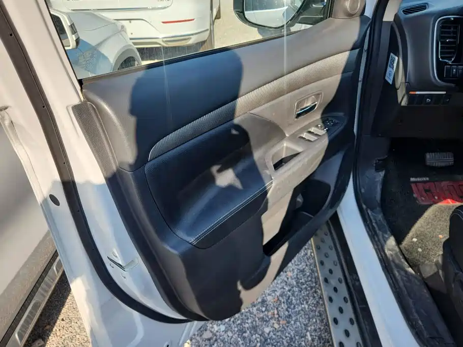 Mitsubishi Outlander (Import) — миниатюра 7