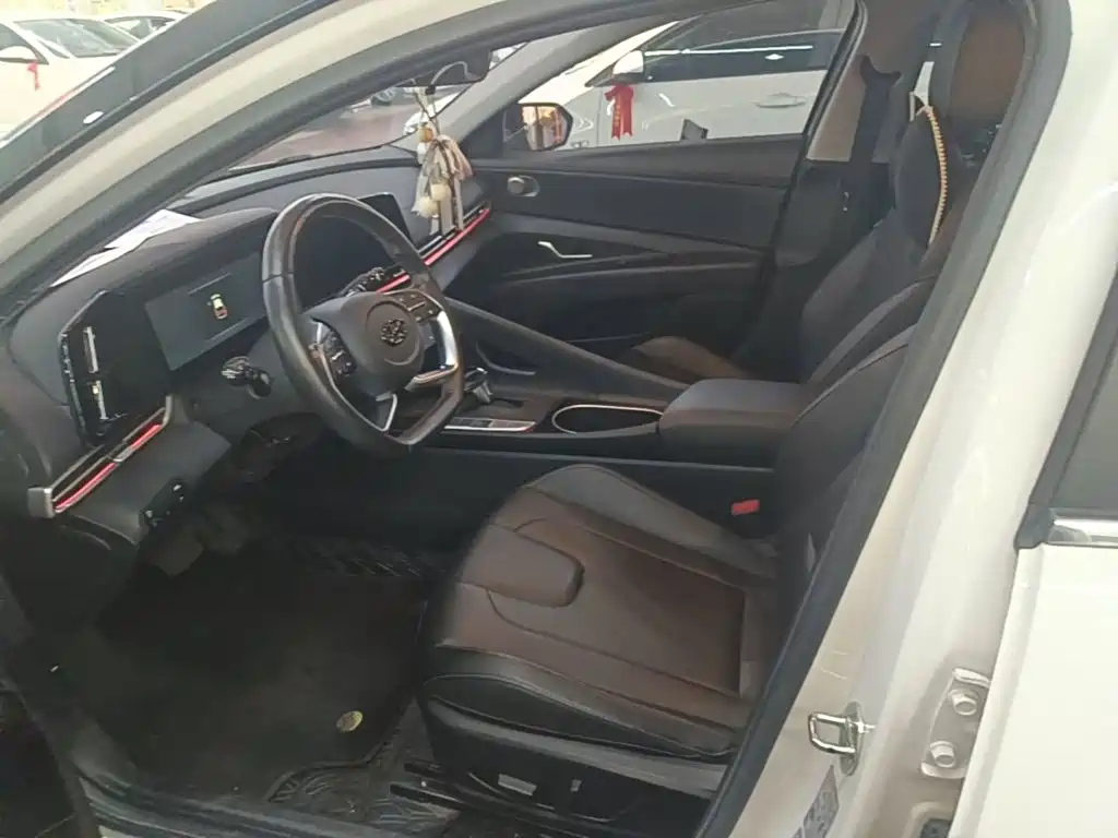 Hyundai Elantra — миниатюра 15
