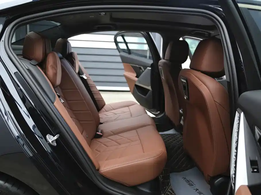 BMW 5 Series — миниатюра 24