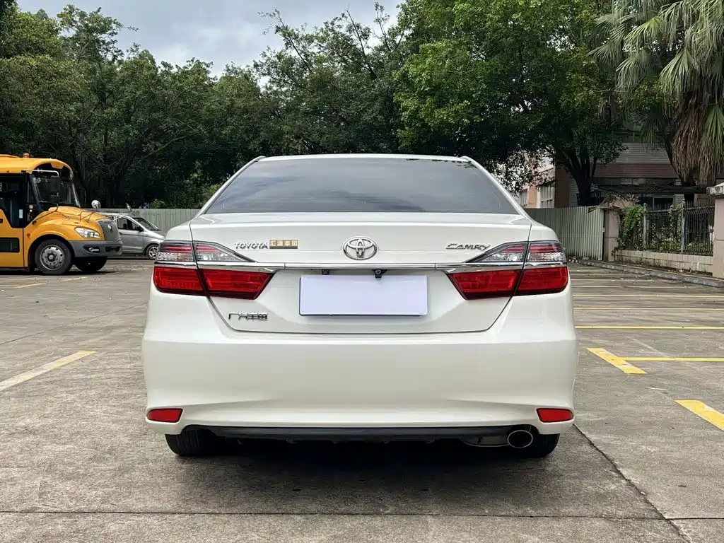 Toyota Camry — миниатюра 8