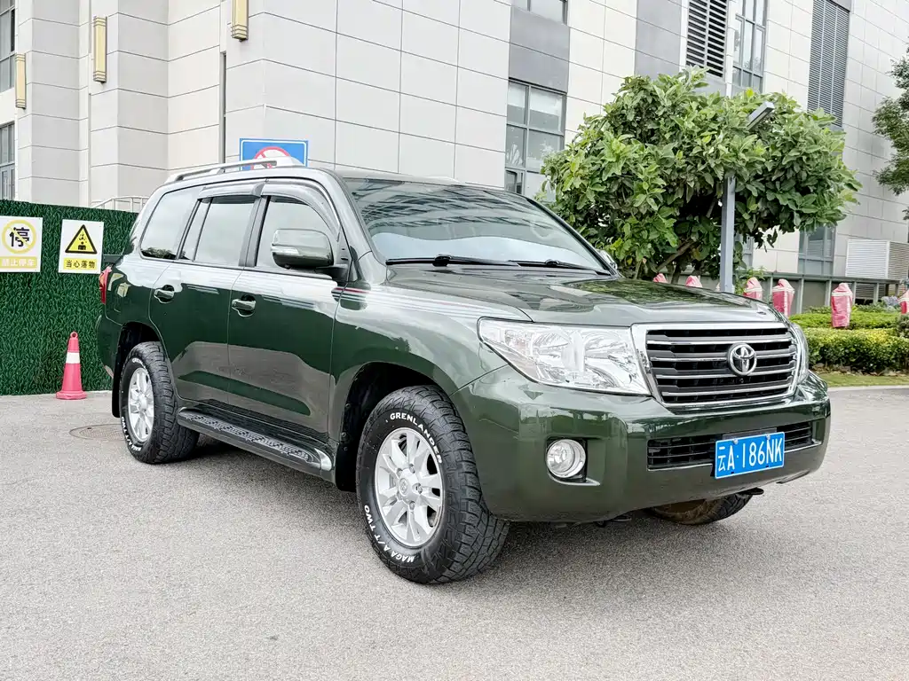 Toyota Land Cruiser 4.0L V6 Middle East Limited Edition, фото 3
