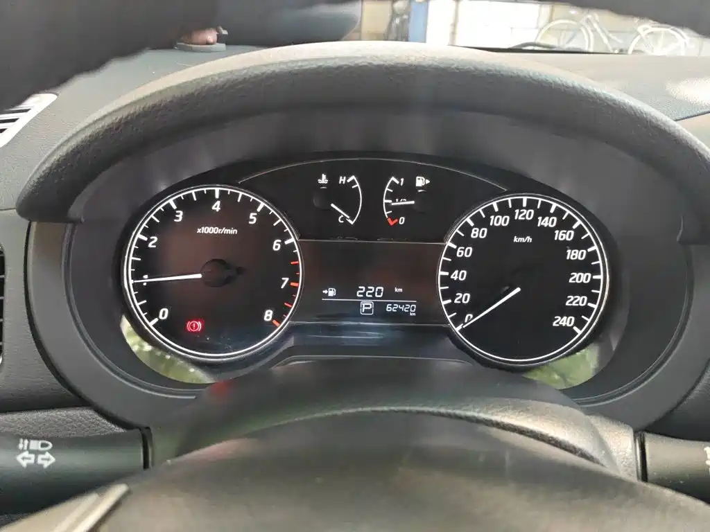 Nissan Tiida — миниатюра 13