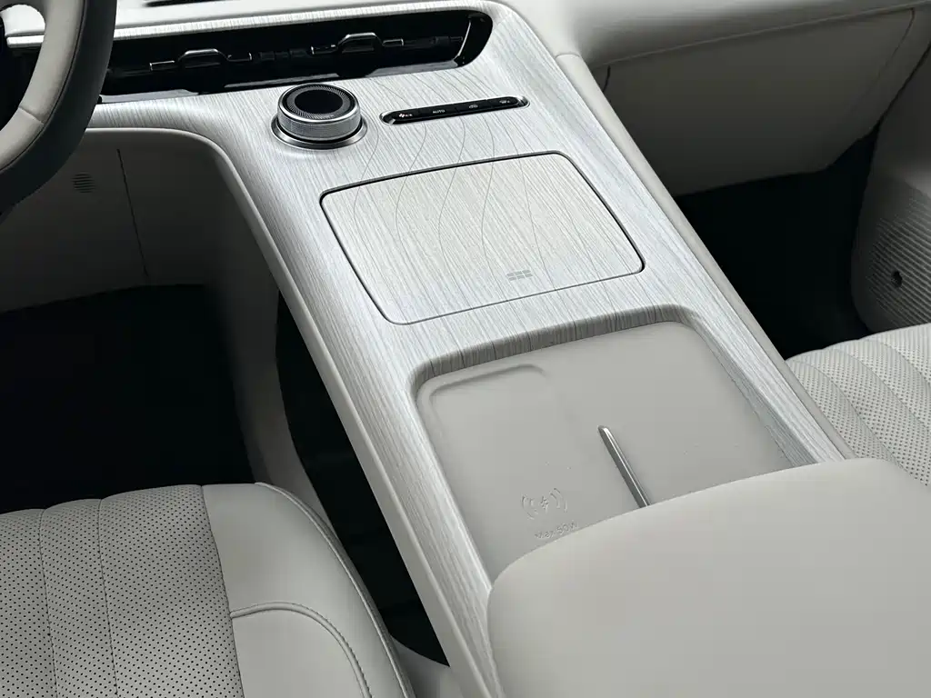 GEELY GALAXY GALAXY E5