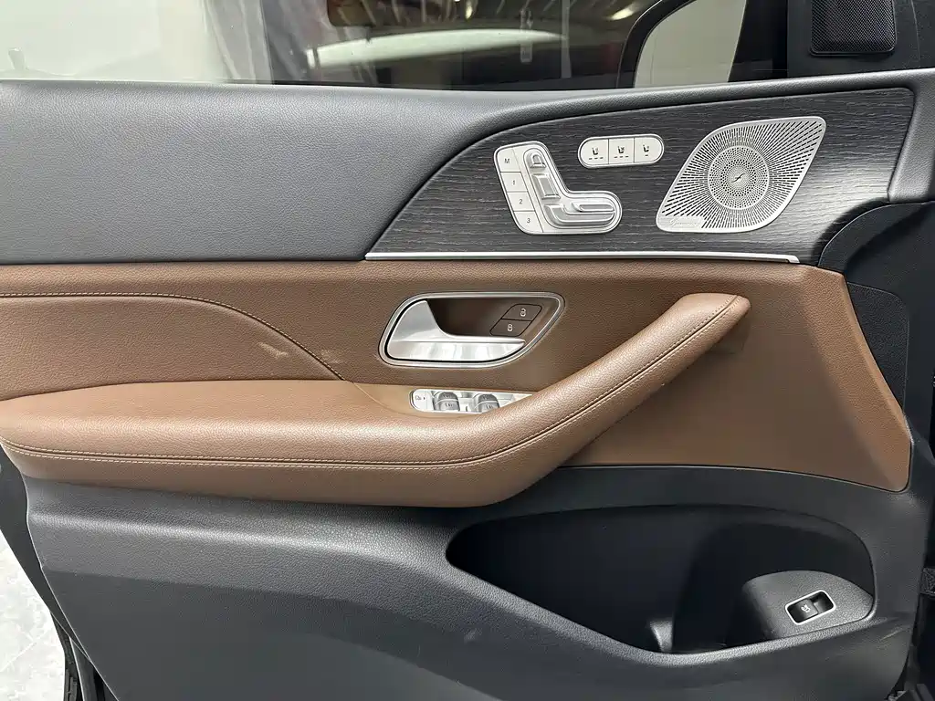 Mercedes-Benz GLE (Import) — миниатюра 20