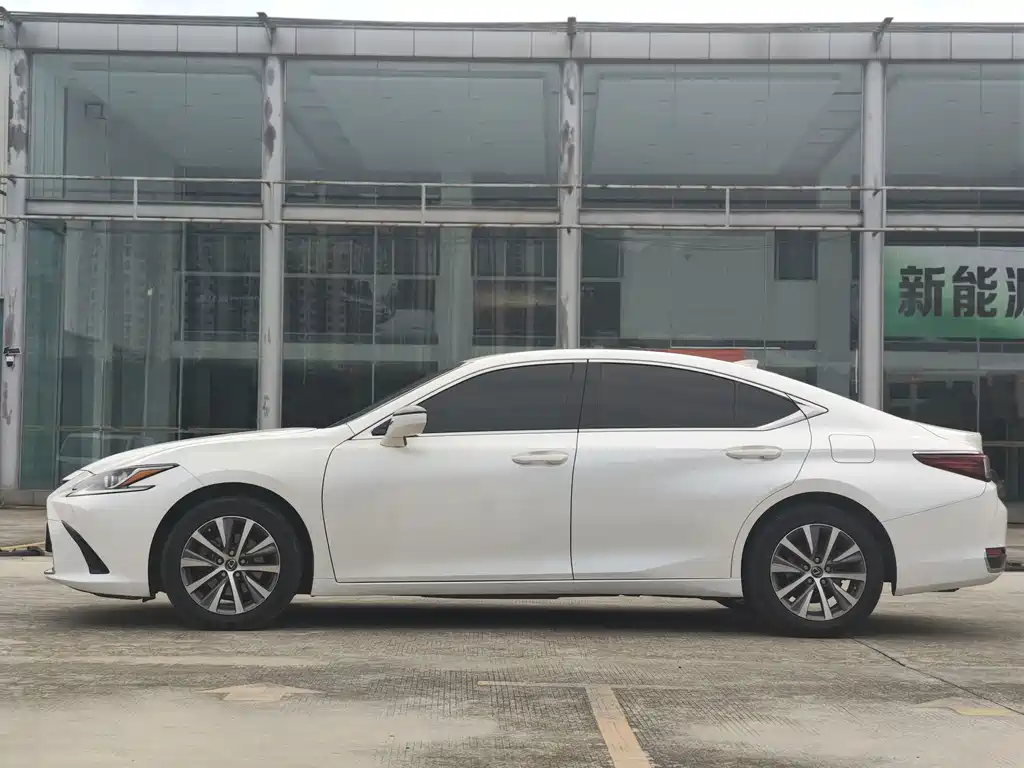 Lexus ES — миниатюра 4