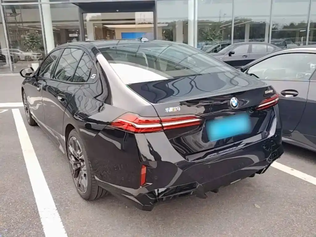 BMW 5 Series — миниатюра 5