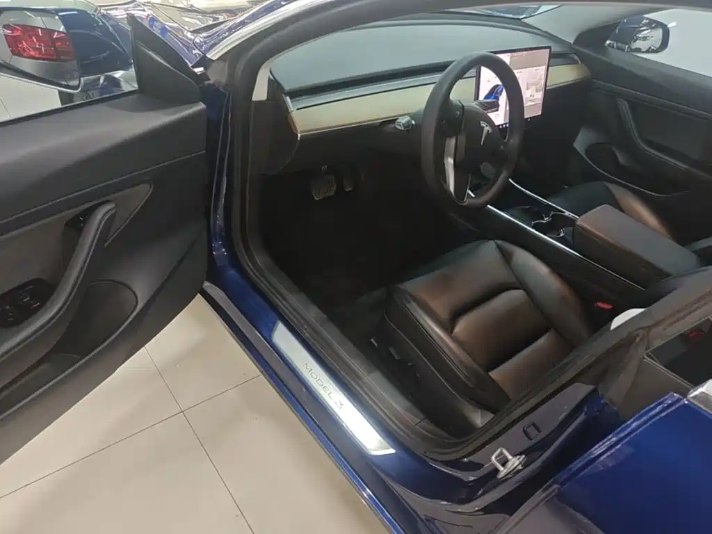 Tesla Model 3 — миниатюра 16