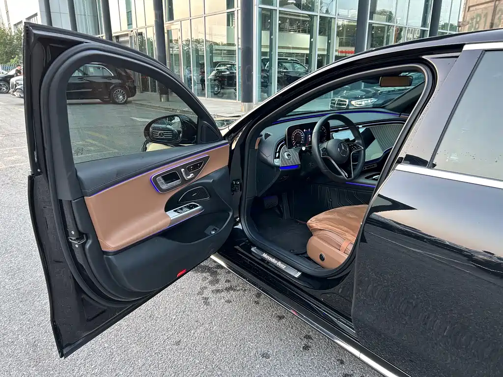 Mercedes-Benz E-Class — миниатюра 11