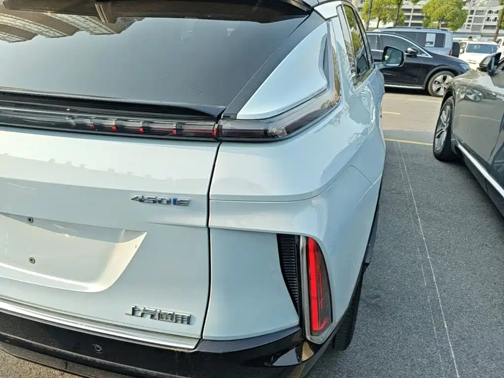 Cadillac Lyriq — миниатюра 8