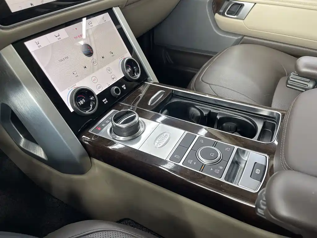 Land Rover Range Rover — миниатюра 20