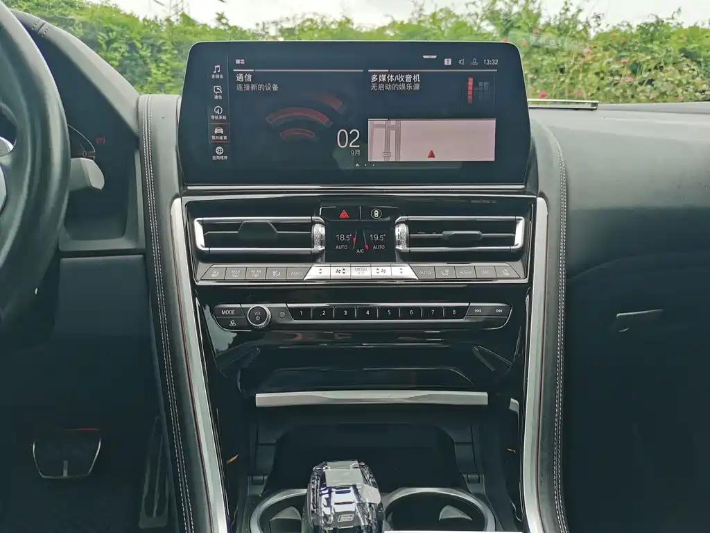 BMW 8 Series — миниатюра 16