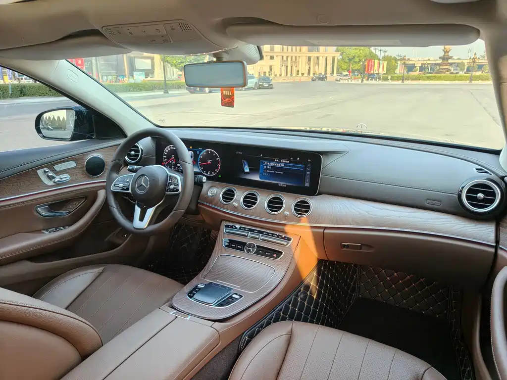 Mercedes-Benz E-Class — миниатюра 17