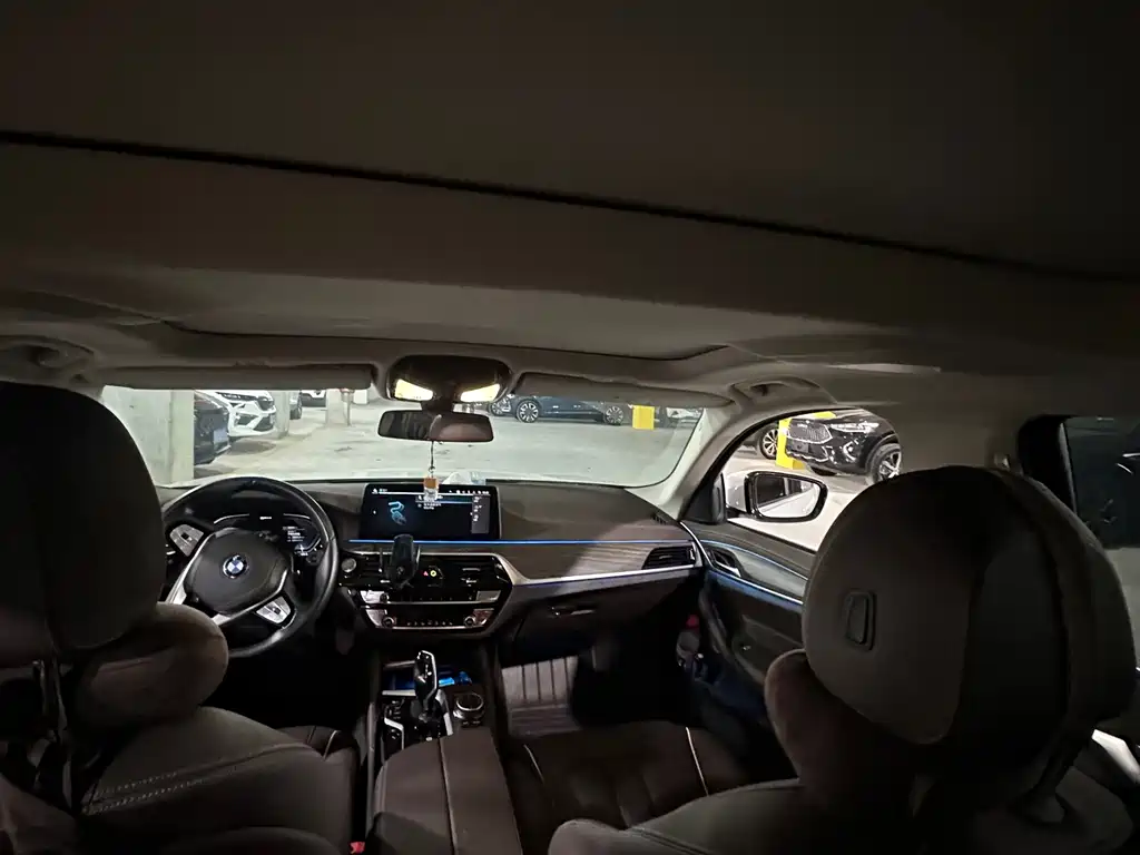 BMW 5 Series New Energy — миниатюра 15