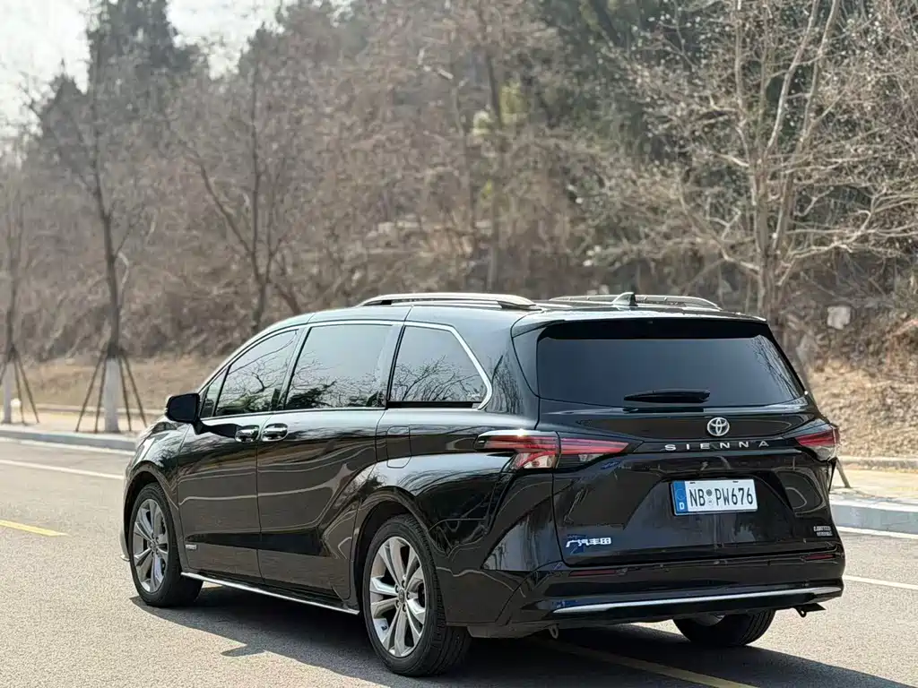 TOYOTA SIENNA