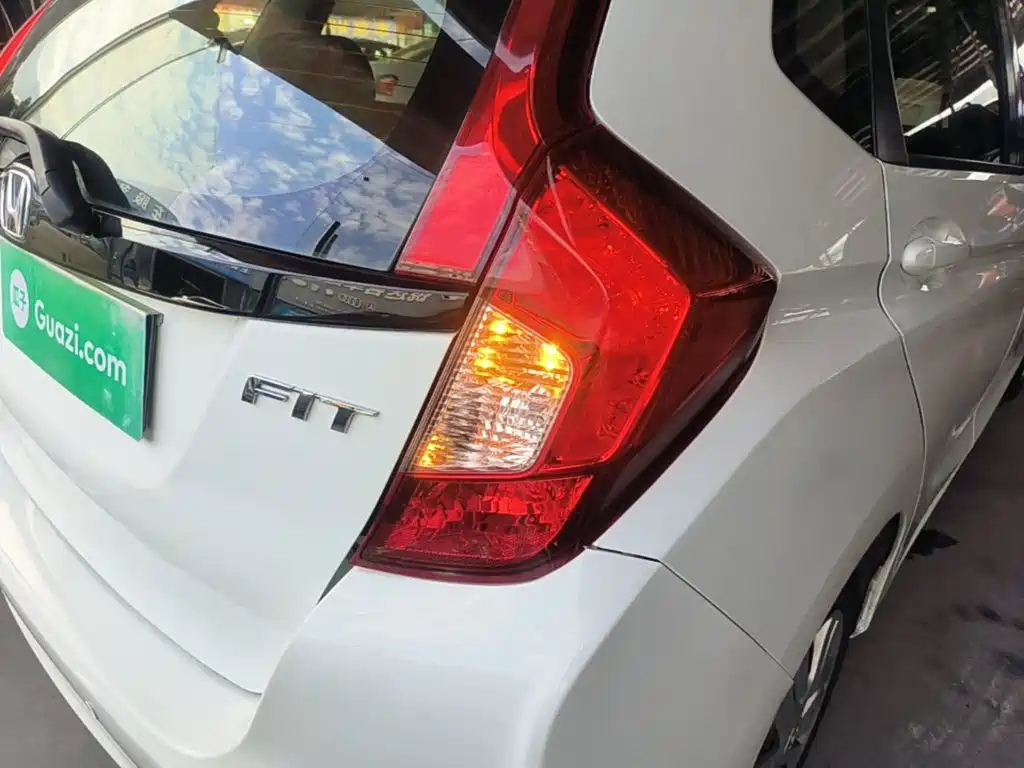 Honda Fit — миниатюра 8