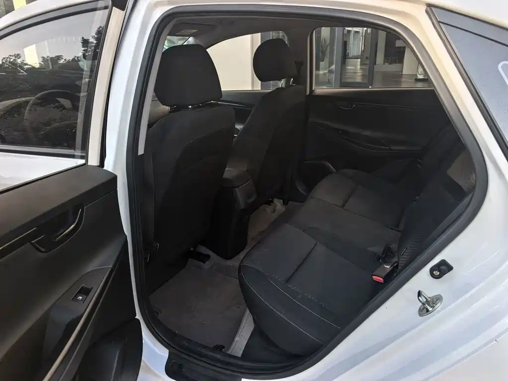 Hyundai Elantra — миниатюра 21