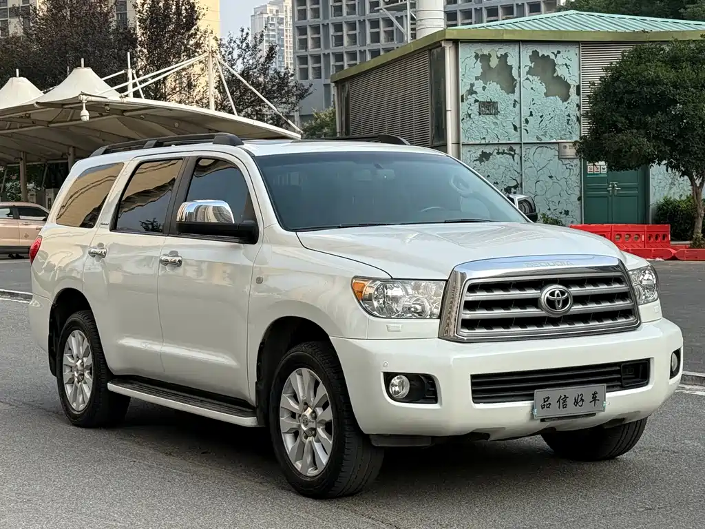 Toyota Sequoia — миниатюра 3