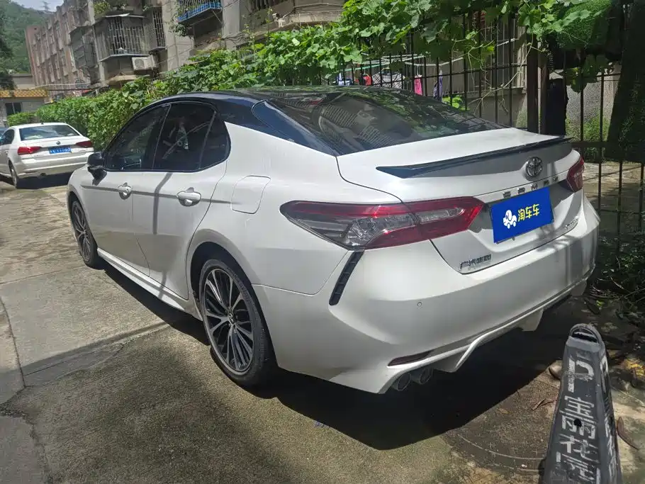 Toyota Camry — миниатюра 3