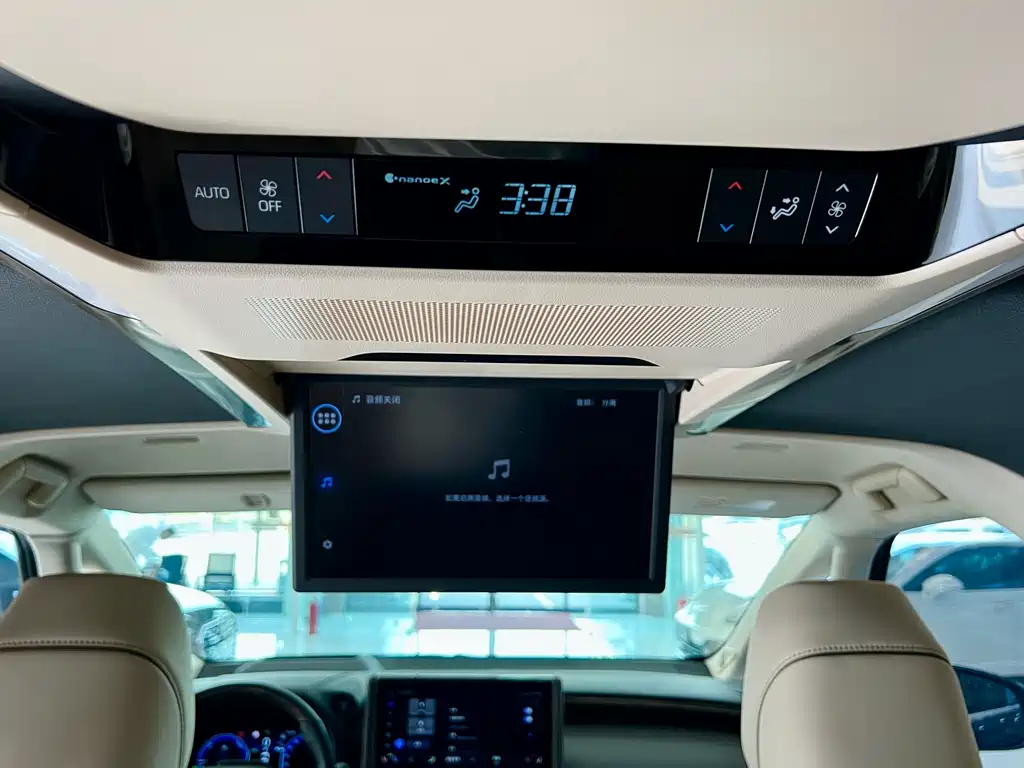 Toyota Alphard — миниатюра 24