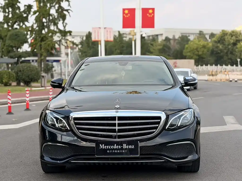 Mercedes-Benz E-Class — миниатюра 2